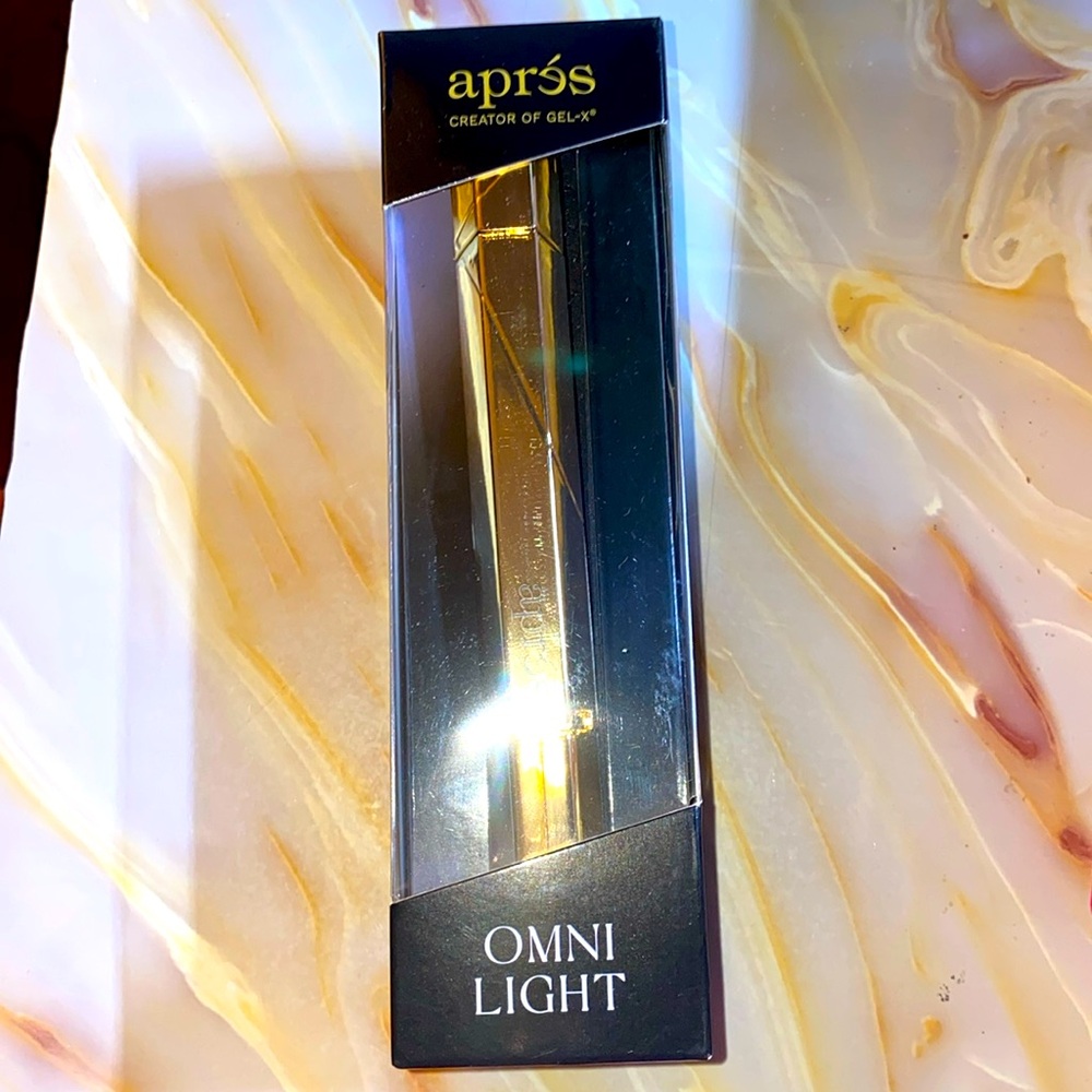 Authentic Apreś Nail Omni Light (New and Unopened, Still in a Box)